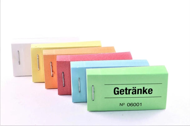 Blockgutscheine Individualdruck – mehrere farbige Gutscheinblöcke mit Heftklammer-Bindung, Frontansicht grüner Block „Getränke“ mit Nummerierung in Wiesbaden von City Medien Einkaufswelt für Partner günstig kaufen, drucken lassen, online preiswert bestellen – Gutscheine, Wertmarken, Eventzubehör