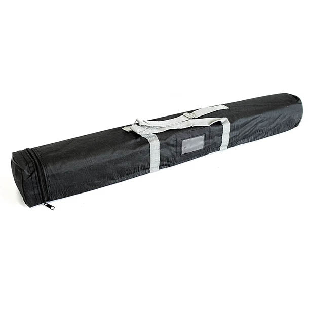Roll Up Budget B 85 cm x H 200 cm: Eine schwarze, längliche Transporttasche mit Reißverschluss, zwei grauen Tragegurten und einem transparenten Fach für ein Namensschild, in Wiesbaden bei City Medien Einkaufswelt für Partner
