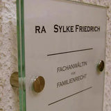 Acrylglas Schild – Praxis- und Kanzleischild aus Glasoptik mit Wandhaltern, beidseitig bedruckbar, edle Wirkung in Wiesbaden von City Medien Einkaufswelt für Partner günstig kaufen, drucken lassen, online preiswert bestellen – Türschilder, Kanzleischilder, Firmenschilder