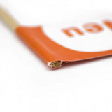 Zahnstocher mit Fähnchen – Nahaufnahme der orangen Papierfahne auf Holzstäbchen, ca. 7 cm, beidseitig bedruckt in Wiesbaden von City Medien Einkaufswelt für Partner günstig kaufen, drucken lassen, online preiswert bestellen – Detailansicht, Werbemittel, Eventbedarf