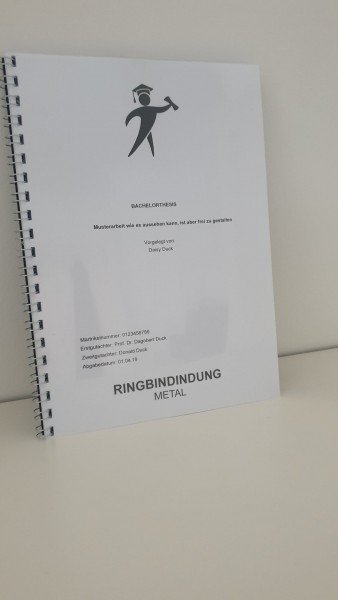 Abschlussarbeit Metall-Spiralbindung: Eine Abschlussarbeit mit einem weißen, bedruckten Cover und einer silbernen Metall-Spiralbindung, in Wiesbaden bei City Medien Einkaufswelt für Partner