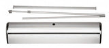 Roll Up Deluxe B 85 cm x H 153-200 cm: Einzelteile des Roll-Up-Displays. Eine silberne, längliche Kassette mit einer breiten schwarzen Kante. Darüber sind eine silberne Klemmleiste und ein faltbarer, silberner Metallstab zu sehen, in Wiesbaden bei City Medien Einkaufswelt für Partner