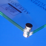 Wandschild Detailansicht – Vorderansicht Nahaufnahme Abstandshalter in Wiesbaden von City Medien Einkaufswelt für Partner günstig kaufen, online preiswert bestellen und selbst drucken – Leitsystem