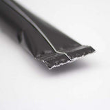 Zuckersticks 3,6 g – Nahaufnahme schwarzer Portionsstick 10 x 2 cm mit abgerissener Kante, beidseitig bedruckt in Wiesbaden von City Medien Einkaufswelt für Partner günstig kaufen, drucken lassen, online preiswert bestellen – Detailansicht, Gastronomiebedarf